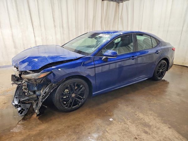 2025 TOYOTA CAMRY — Front 3/4