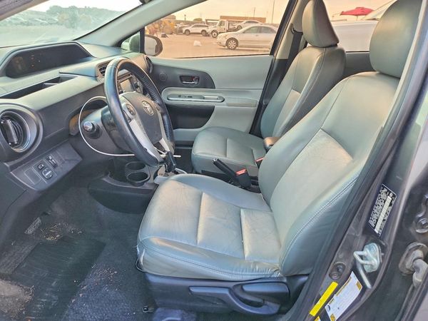 2013 TOYOTA PRIUS — DENT