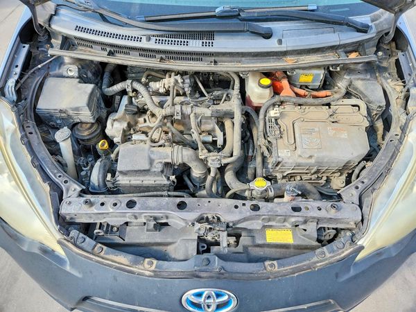 2013 TOYOTA PRIUS — Engine bay