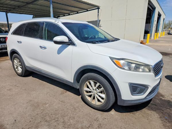 2016 KIA SORENTO L / LX