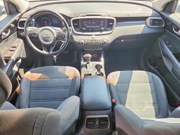2016 KIA SORENTO L / LX