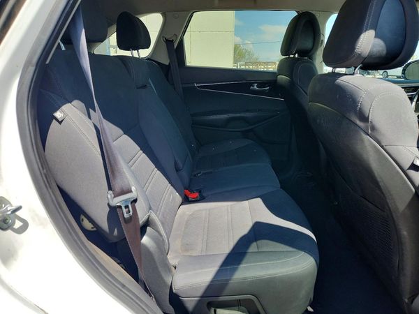 2016 KIA SORENTO L / LX