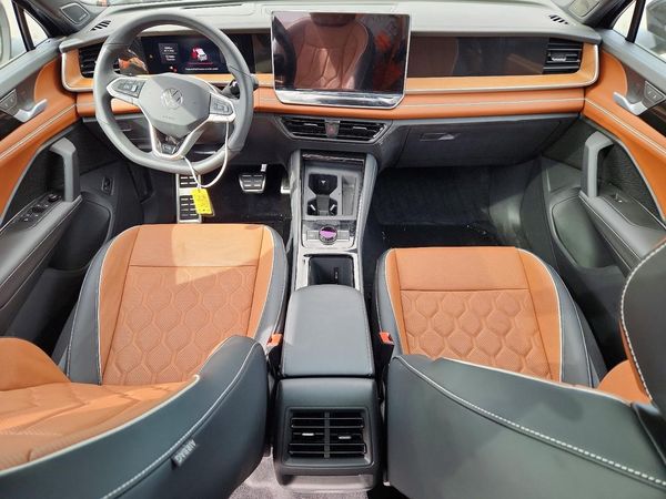 2026 VOLKSWAGEN TIGUAN 4Motion SEL R-Line — CKPT