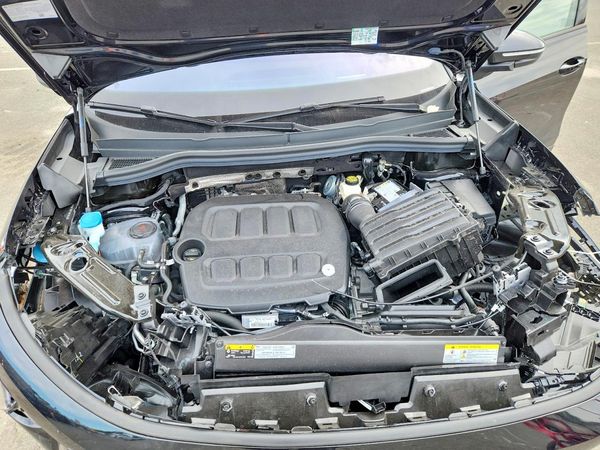 2026 VOLKSWAGEN TIGUAN 4Motion SEL R-Line — Engine bay