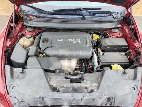 2015 JEEP CHEROKEE Latitude — Engine bay