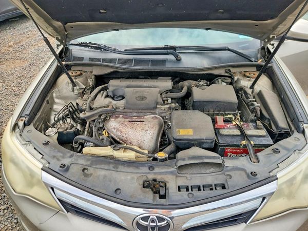 2013 TOYOTA CAMRY — Engine bay