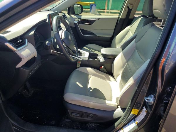 2019 TOYOTA RAV4
