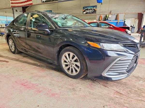 2021 TOYOTA CAMRY LE — Passenger 3/4