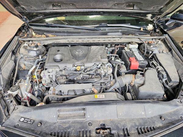 2021 TOYOTA CAMRY LE — Engine bay