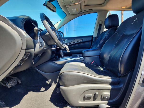 2013 INFINITI JX35 — DENT