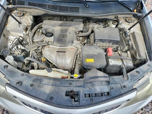 2013 TOYOTA CAMRY — Engine bay