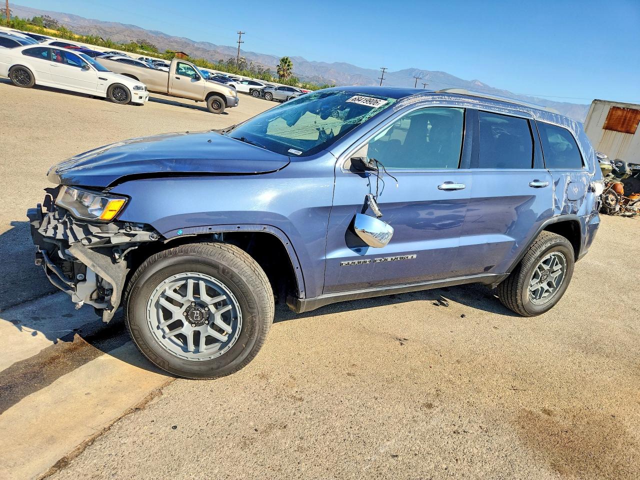 2019 JEEP CHEROKEE Limited — Front 3/4