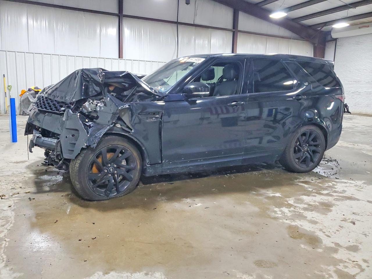 2023 LAND ROVER DISCOVERY S R-Dynamic — Front 3/4
