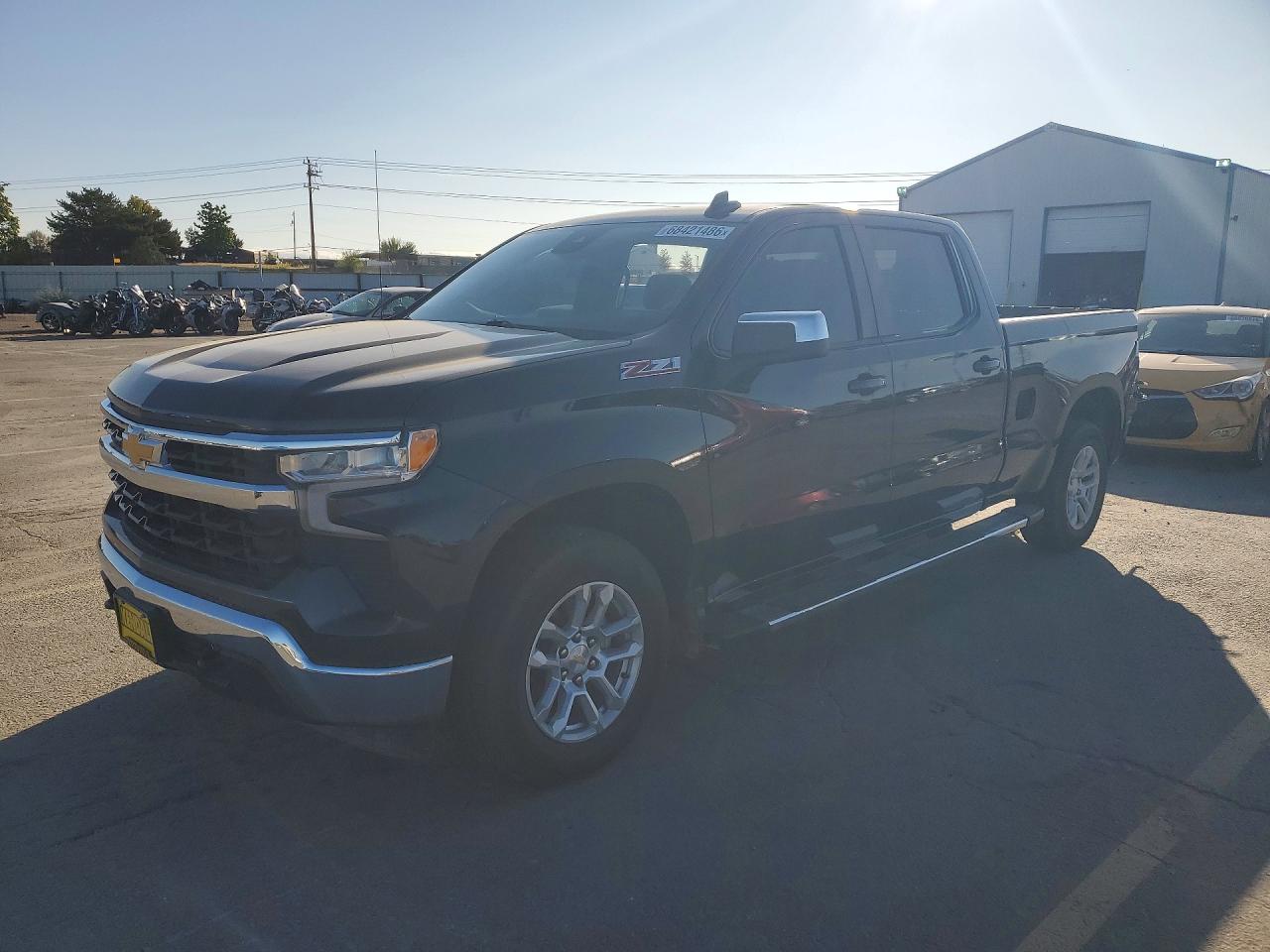 2022 CHEVROLET SILVERADO LT — Front 3/4
