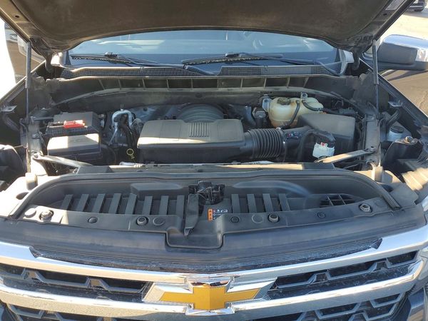 2022 CHEVROLET SILVERADO LT — Engine bay