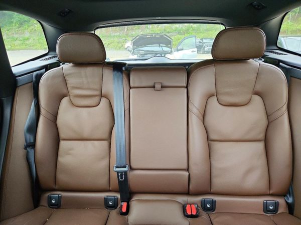2022 VOLVO XC60 Momentum (excl S60)