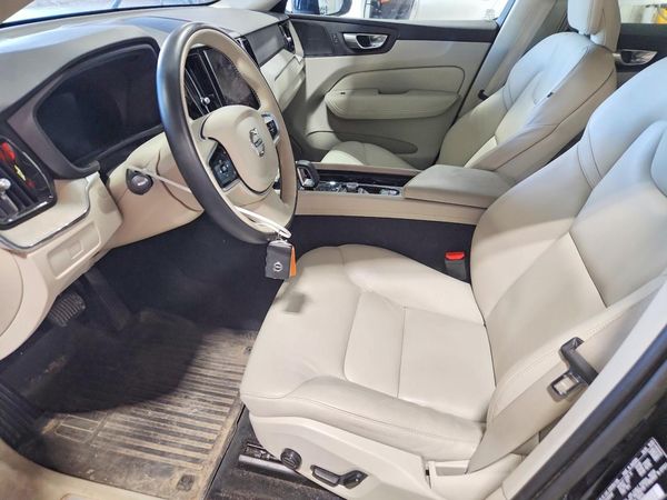 2023 VOLVO XC60 Plus Bright