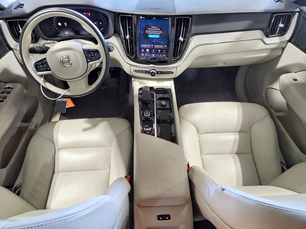 2023 VOLVO XC60 Plus Bright