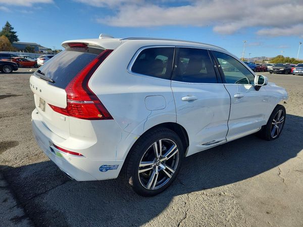 2021 VOLVO XC60 Momentum — PSRA