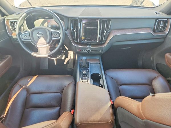 2021 VOLVO XC60 Momentum — CKPT