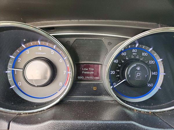 2012 HYUNDAI SONATA Middle level