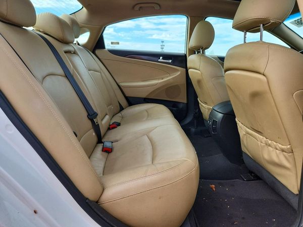 2012 HYUNDAI SONATA Middle level