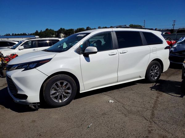 2025 TOYOTA SIENNA