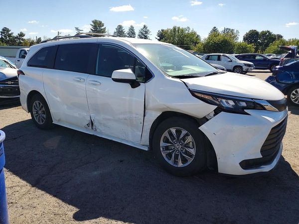 2025 TOYOTA SIENNA LE