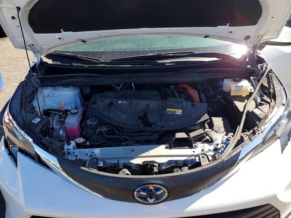 2025 TOYOTA SIENNA LE