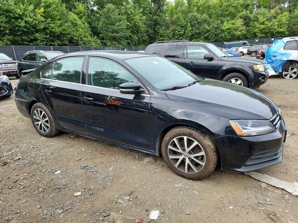 2017 VOLKSWAGEN JETTA SE — Passenger 3/4