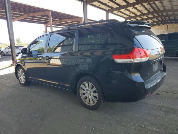 2013 TOYOTA SIENNA