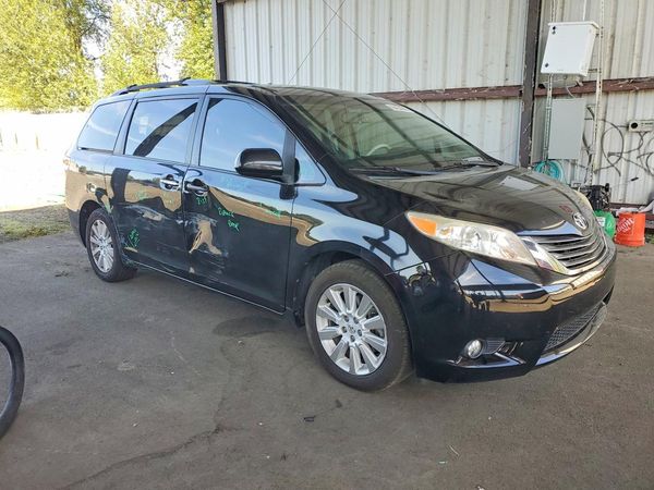 2013 TOYOTA SIENNA