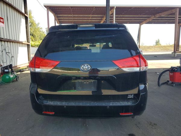 2013 TOYOTA SIENNA