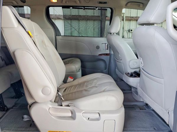 2013 TOYOTA SIENNA