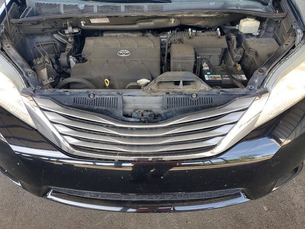 2013 TOYOTA SIENNA