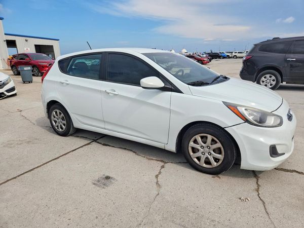 2014 HYUNDAI ACCENT 5DR GS / 4DR GLS — Passenger 3/4