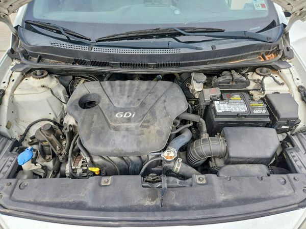 2014 HYUNDAI ACCENT 5DR GS / 4DR GLS — Engine bay