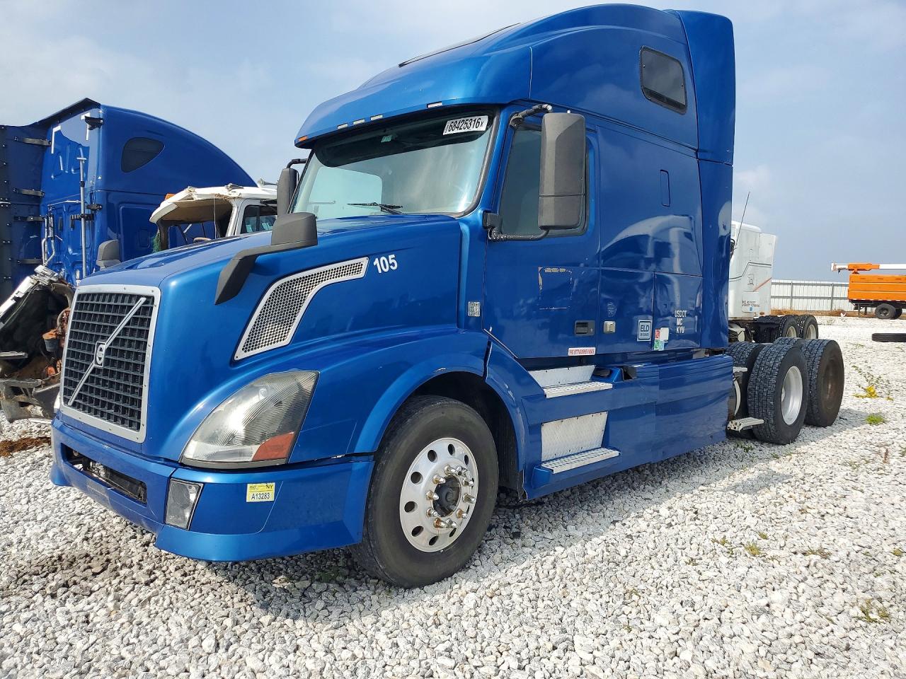 2013 VOLVO VN