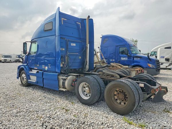 2013 VOLVO VN