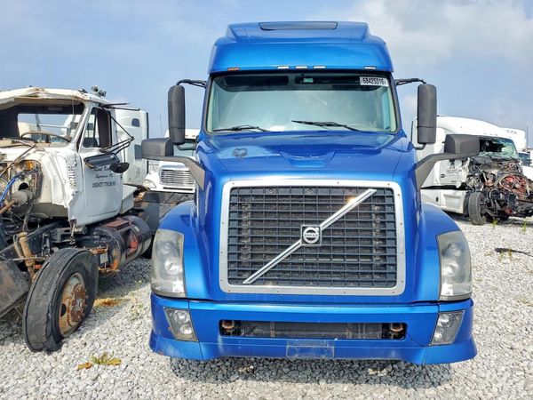 2013 VOLVO VN
