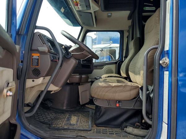 2013 VOLVO VN