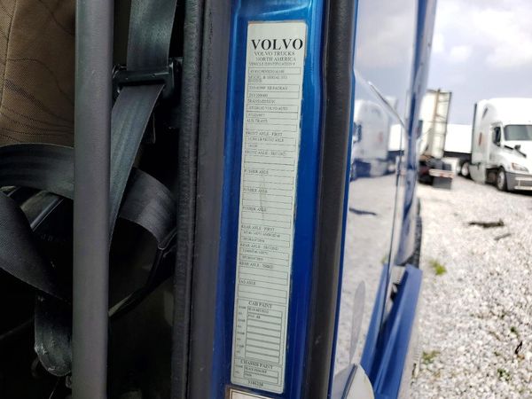 2013 VOLVO VN