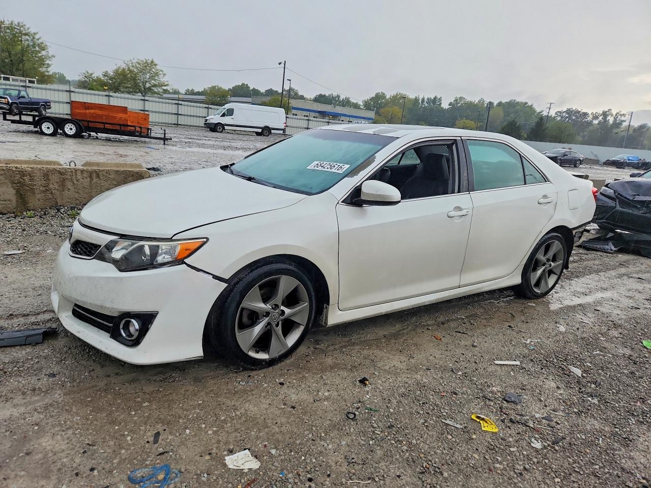 2014 TOYOTA CAMRY — Front 3/4