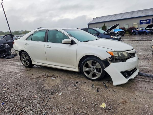2014 TOYOTA CAMRY — Passenger 3/4