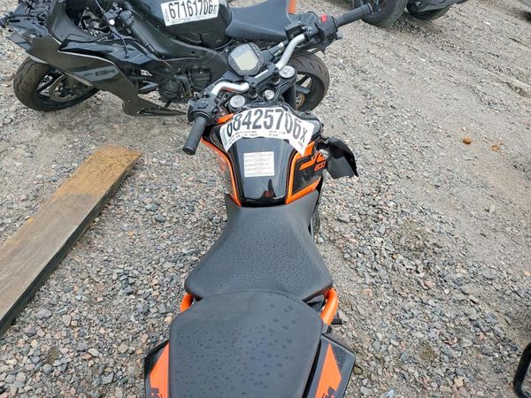 2023 KTM 200