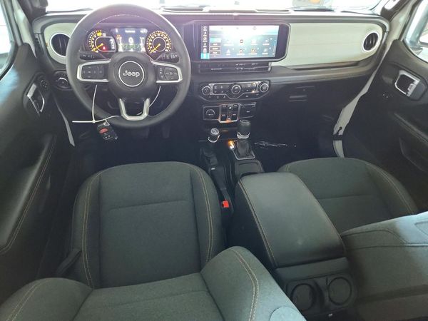2025 JEEP WRANGLER 4-DOOR SAHARA