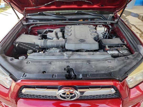 2012 TOYOTA 4RUNNER — Engine bay