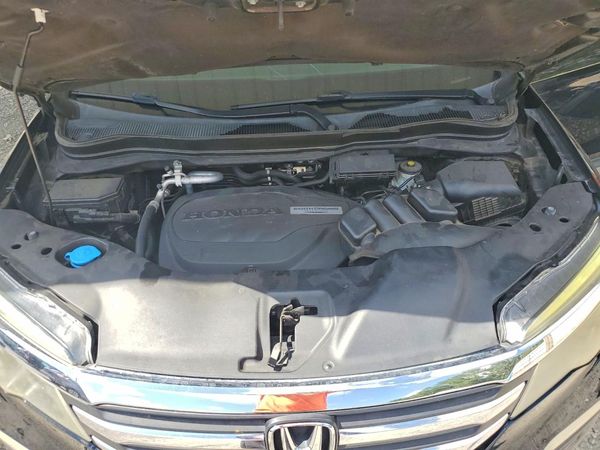 2017 HONDA PILOT EXL-N — Engine bay