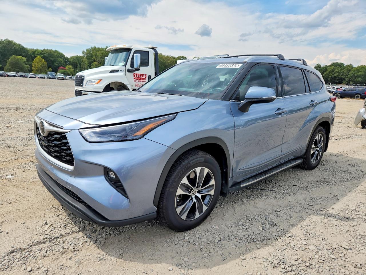 2022 TOYOTA HIGHLANDER XLE