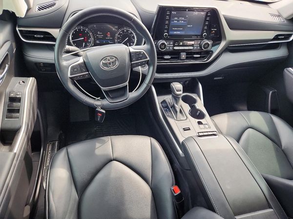 2022 TOYOTA HIGHLANDER XLE